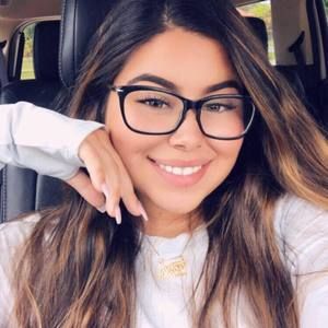 Meet your Posher, Yazlin